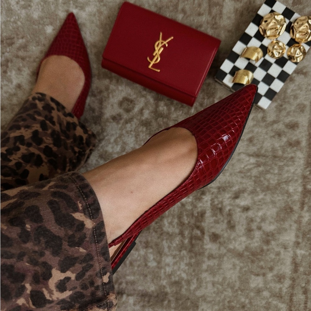 🔥Hot🔥 New Style in For Fall. 6-10 Ashlyn Pointed Toe Flats. Cherry Croc